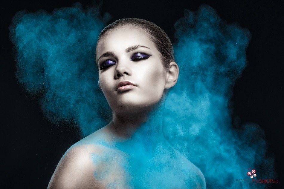V in blue